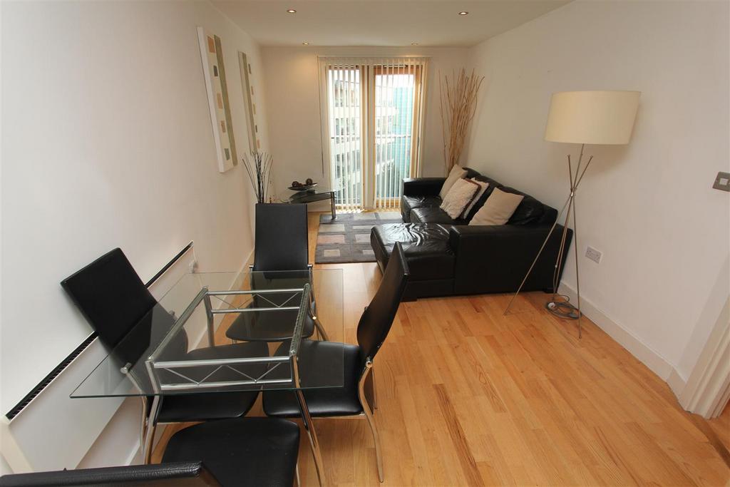 Livingroom2.JPG
