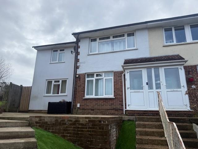 46 Dean Close 1.jpg