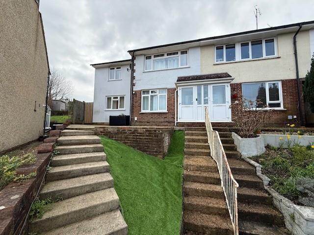 46 Dean Close 2.jpg