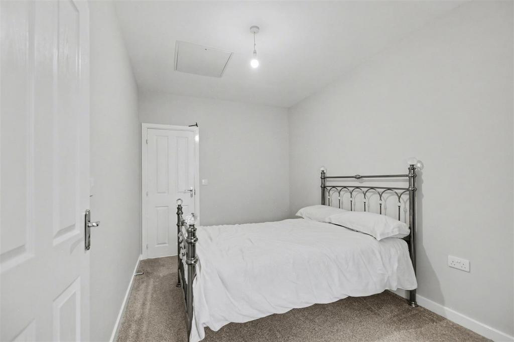 Bedroom 1 3.jpeg