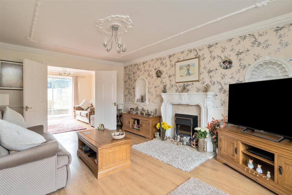 11 Fullbrook Close 2.jpg
