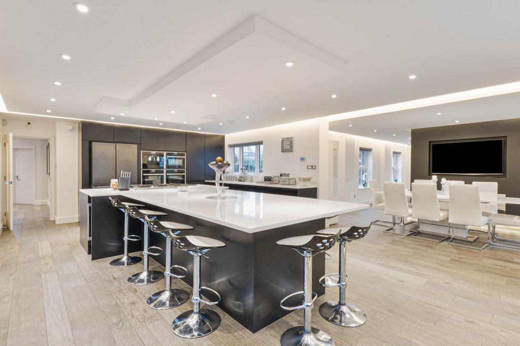 Kitchen / Breakfast Room