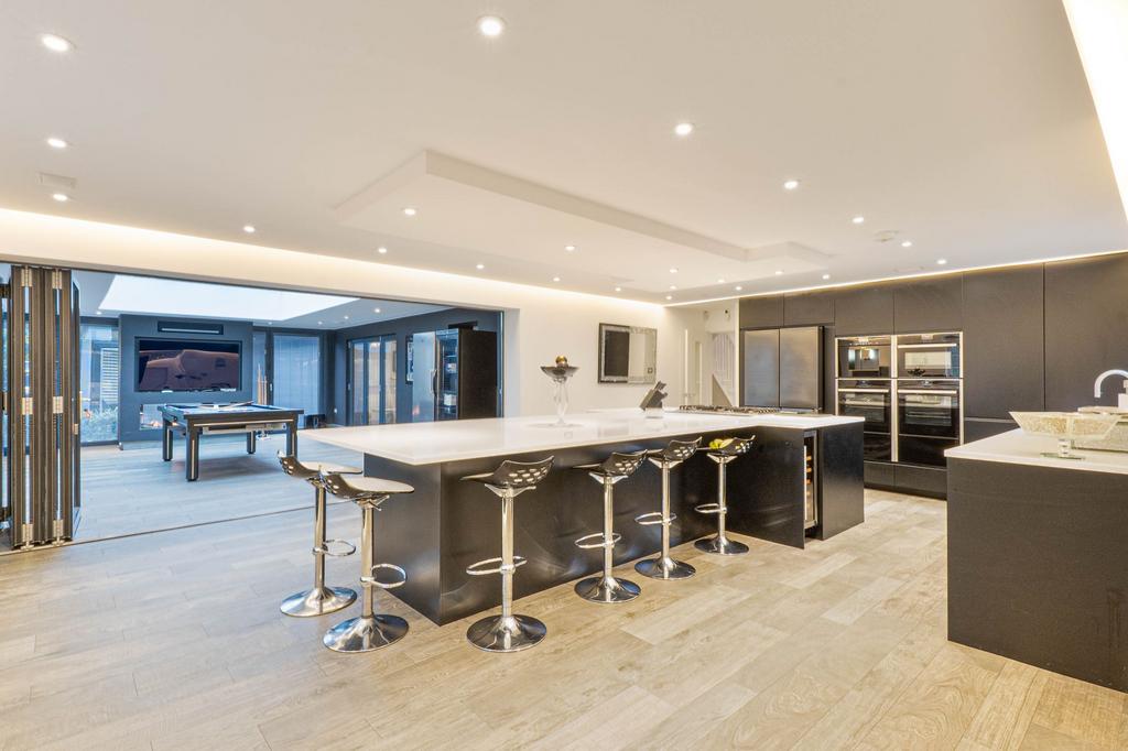 Kitchen / Breakfast Room
