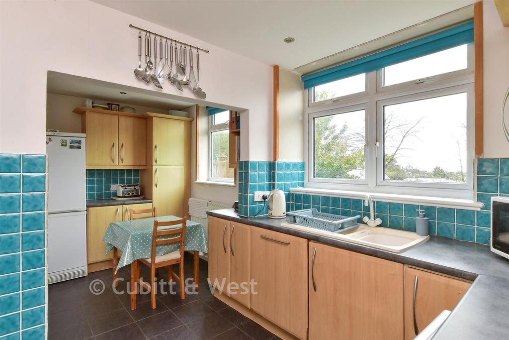 Kitchen/ Breakfast Room