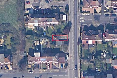 undefined, Garage r/o Greenway, Raynes Park, SW20
