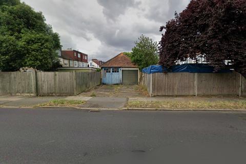 undefined, Garage r/o Greenway, Raynes Park, SW20