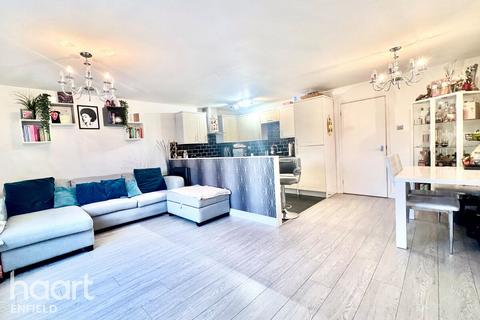 Turners Hill, Waltham Cross