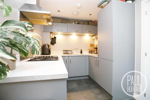 2 bedroom semi-detached house for sale, Buzzard Close, Hopton, NR31