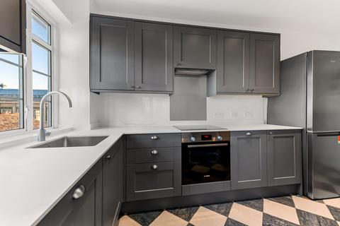 3 bedroom flat for sale, Watchfield Court, London, W4