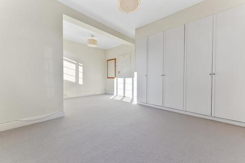 3 bedroom flat for sale, Watchfield Court, London, W4