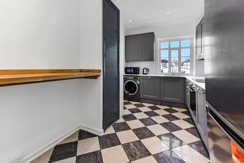 3 bedroom flat for sale, Watchfield Court, London, W4