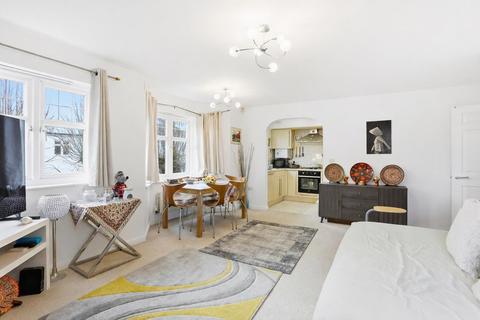 2 bedroom flat for sale, Rochester Road, Carshalton