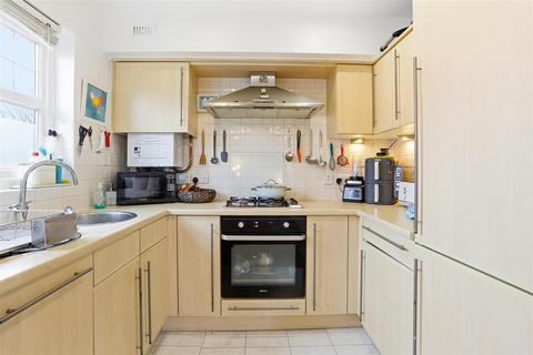 2 bedroom flat for sale, Rochester Road, Carshalton