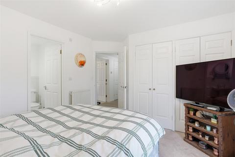 2 bedroom flat for sale, Rochester Road, Carshalton