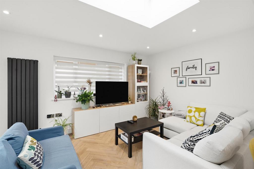 65 Chester Close-12.jpg
