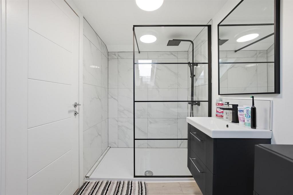 65 Chester Close-19.jpg