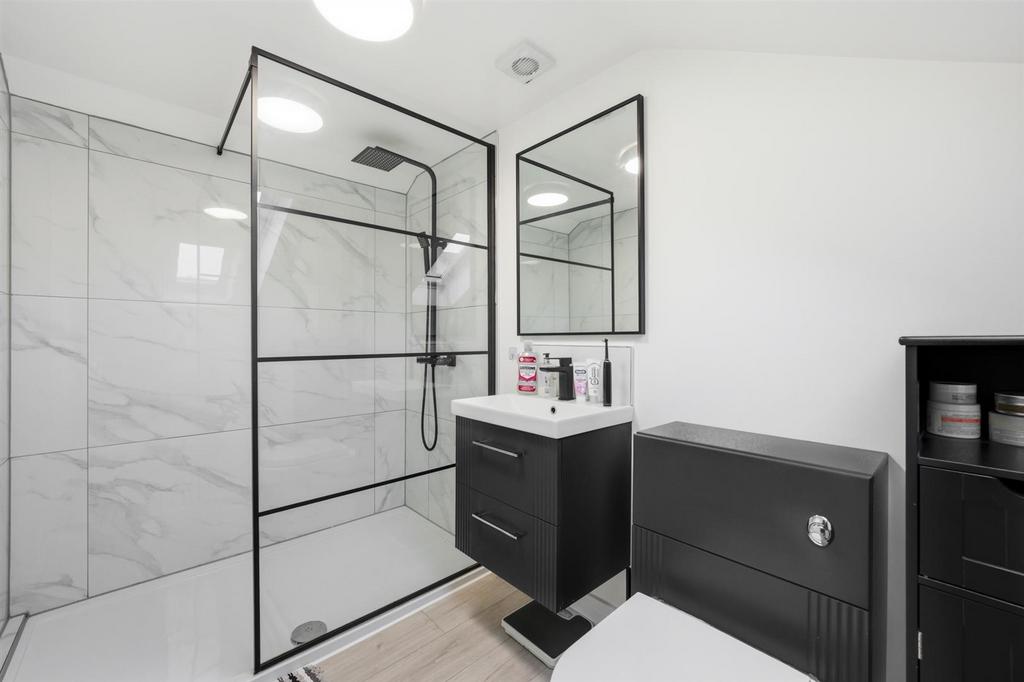 65 Chester Close-18.jpg