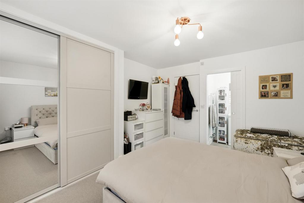 65 Chester Close-23.jpg