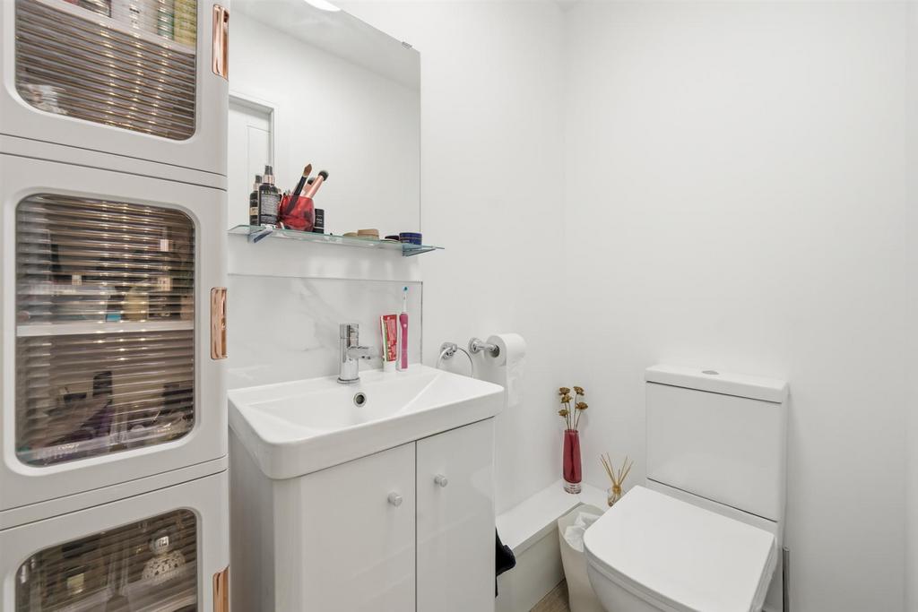 65 Chester Close-24.jpg