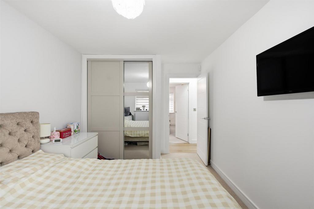 65 Chester Close-26.jpg