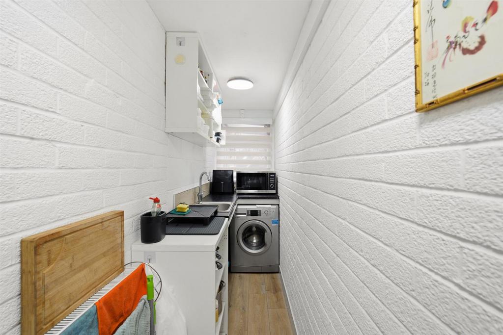 65 Chester Close-27.jpg