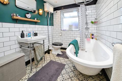 3 bedroom semi-detached house for sale, Oak Tree Road, SUTTON-IN-ASHFIELD, Nottinghamshire, NG17