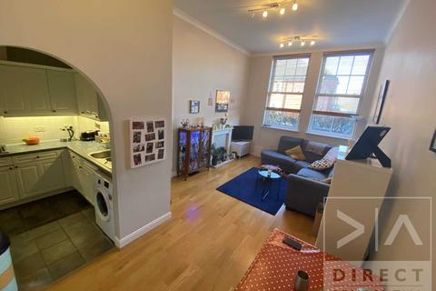 2 bedroom flat to rent, Queen Alexandra Way, Epsom KT19