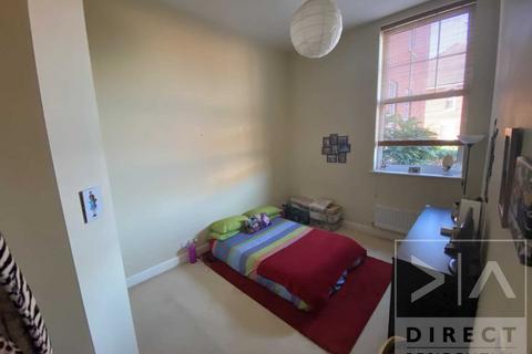 2 bedroom flat to rent, Queen Alexandra Way, Epsom KT19