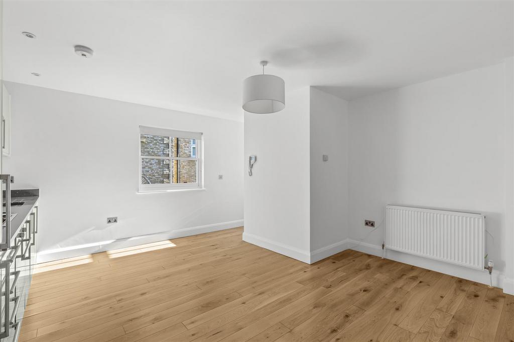 Flat 5, 13 Priory Rd, HP13 6 SL-6.jpg