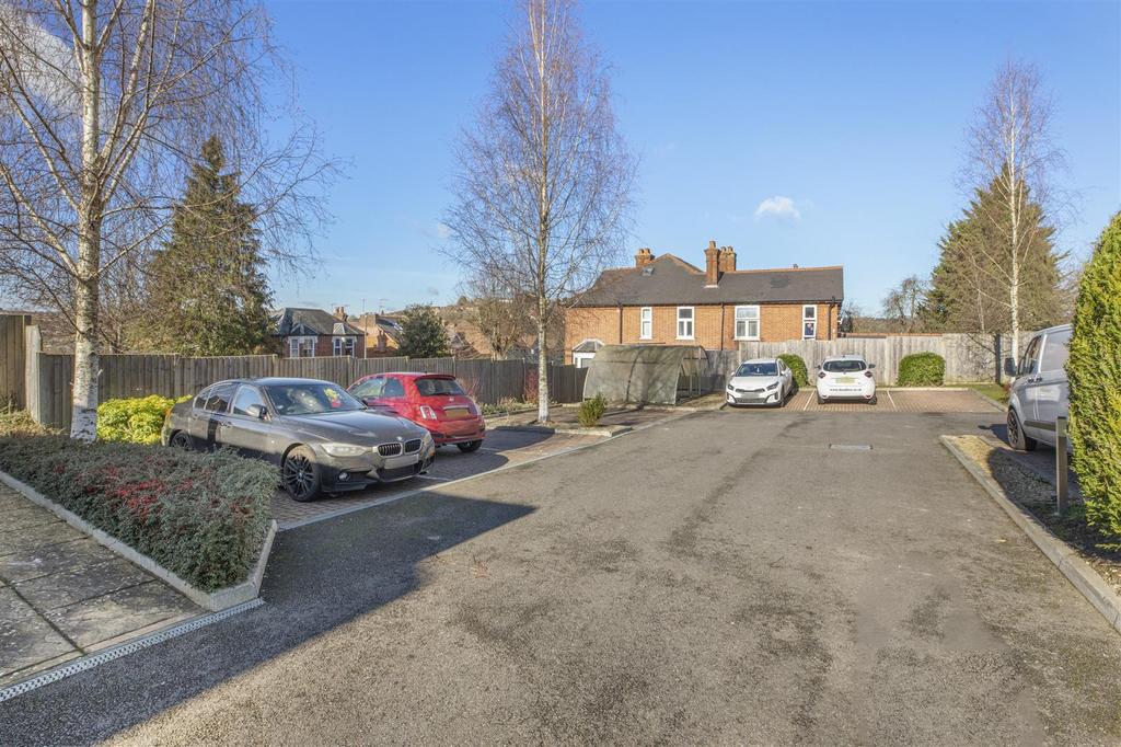 Flat 5, 13 Priory Rd, HP13 6 SL-14.jpg