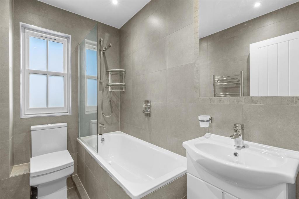 Flat 5, 13 Priory Rd, HP13 6 SL-4.jpg