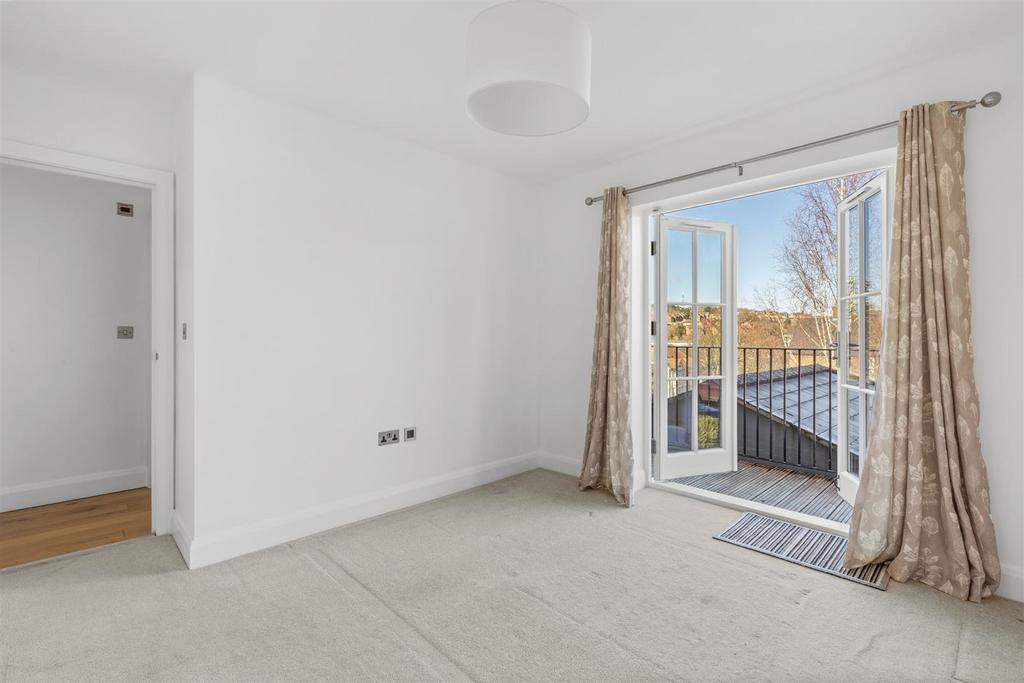 Flat 5, 13 Priory Rd, HP13 6 SL-2.jpg
