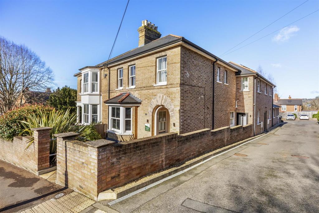 Flat 5, 13 Priory Rd, HP13 6 SL-11.jpg
