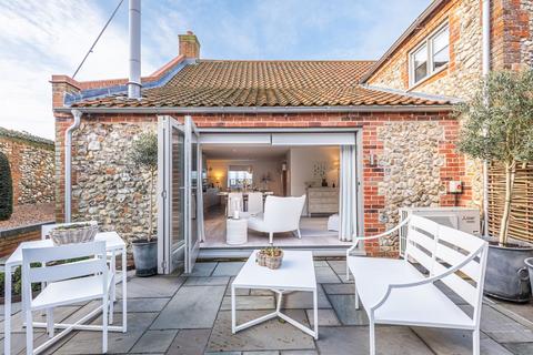 Impeccable Brick and Flint Mews Home in Docking