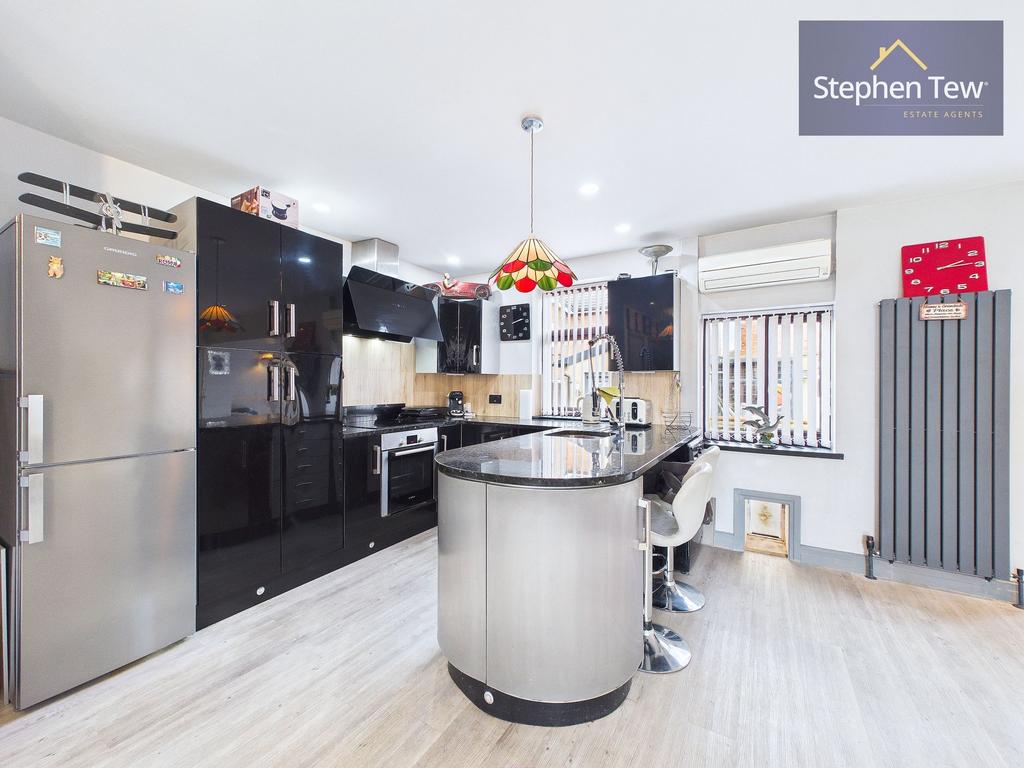 Kitchen/Living Area
