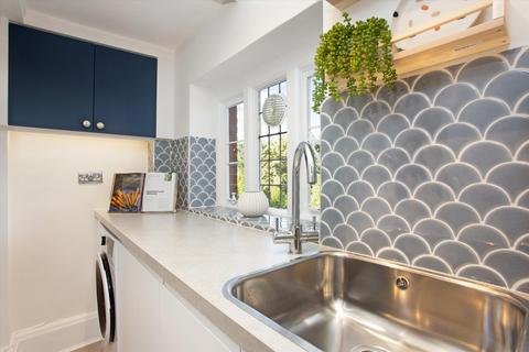 Studio to rent, Langland Gardens, Hampstead, NW3