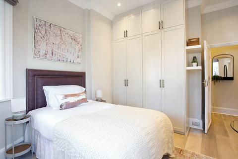 Studio to rent, Langland Gardens, Hampstead, NW3