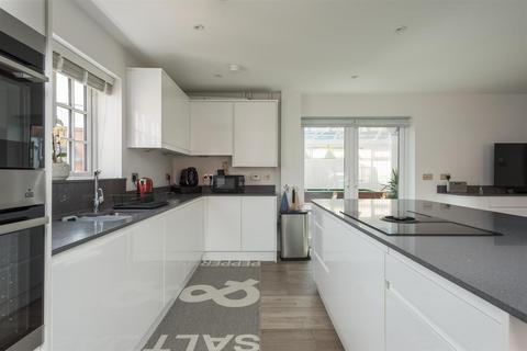4 bedroom detached house for sale, High Street, Cranfield, Bedford