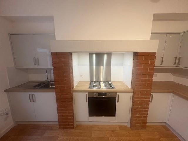 Kitchen2.jpg