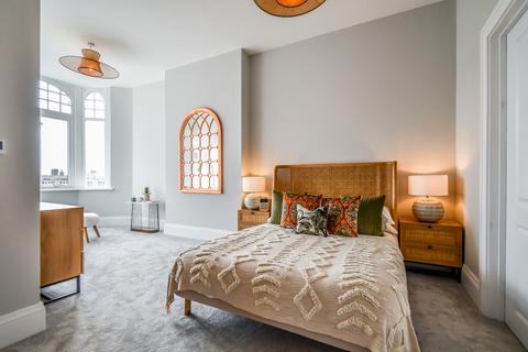 2 bedroom flat to rent, The Grand Apartments, SS9 1PJ