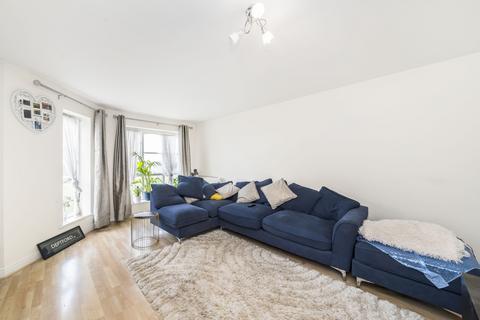 2 bedroom flat to rent, Harlinger Street, London, SE18