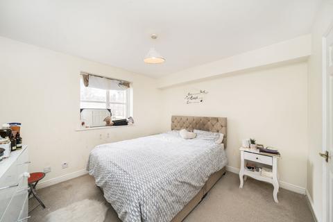 2 bedroom flat to rent, Harlinger Street, London, SE18