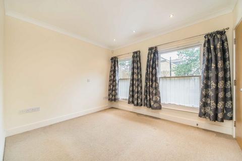 undefined, Holmesdale Road, Teddington TW11