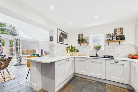 4 bedroom semi-detached house for sale, Winchester Avenue, Manchester M29