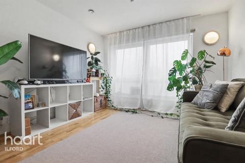 2 bedroom flat to rent, High Road, Ilford
