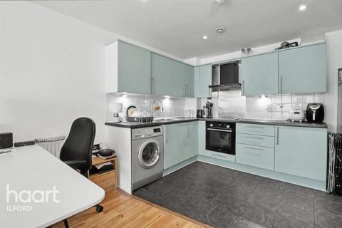 2 bedroom flat to rent, High Road, Ilford