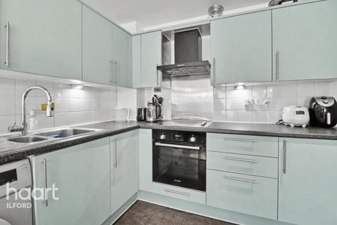 2 bedroom flat to rent, High Road, Ilford