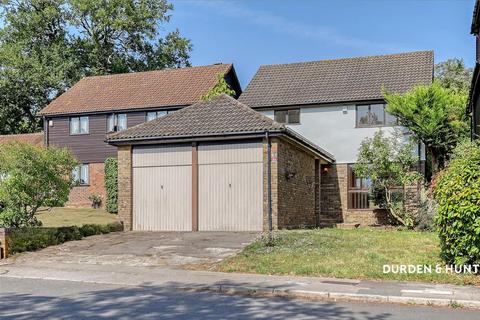 Kynance Close, Romford, RM3