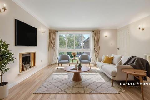 4 bedroom detached house for sale, Kynance Close, Romford, RM3