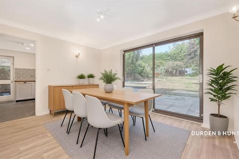 4 bedroom detached house for sale, Kynance Close, Romford, RM3